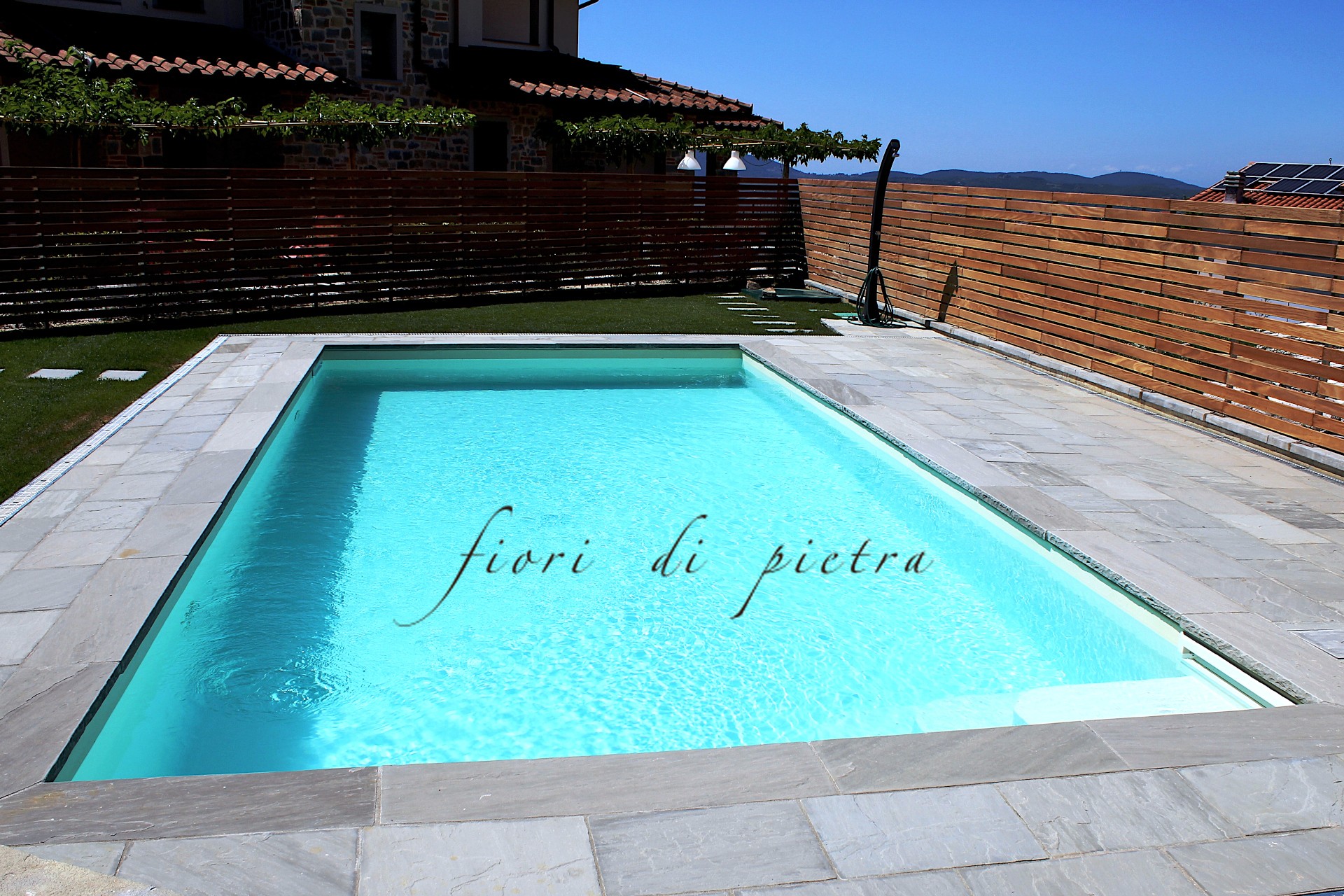 Realizzazione Piscine - Bordi da € 26,00 a 54,00 al ml + iva in pietra SAND GREY