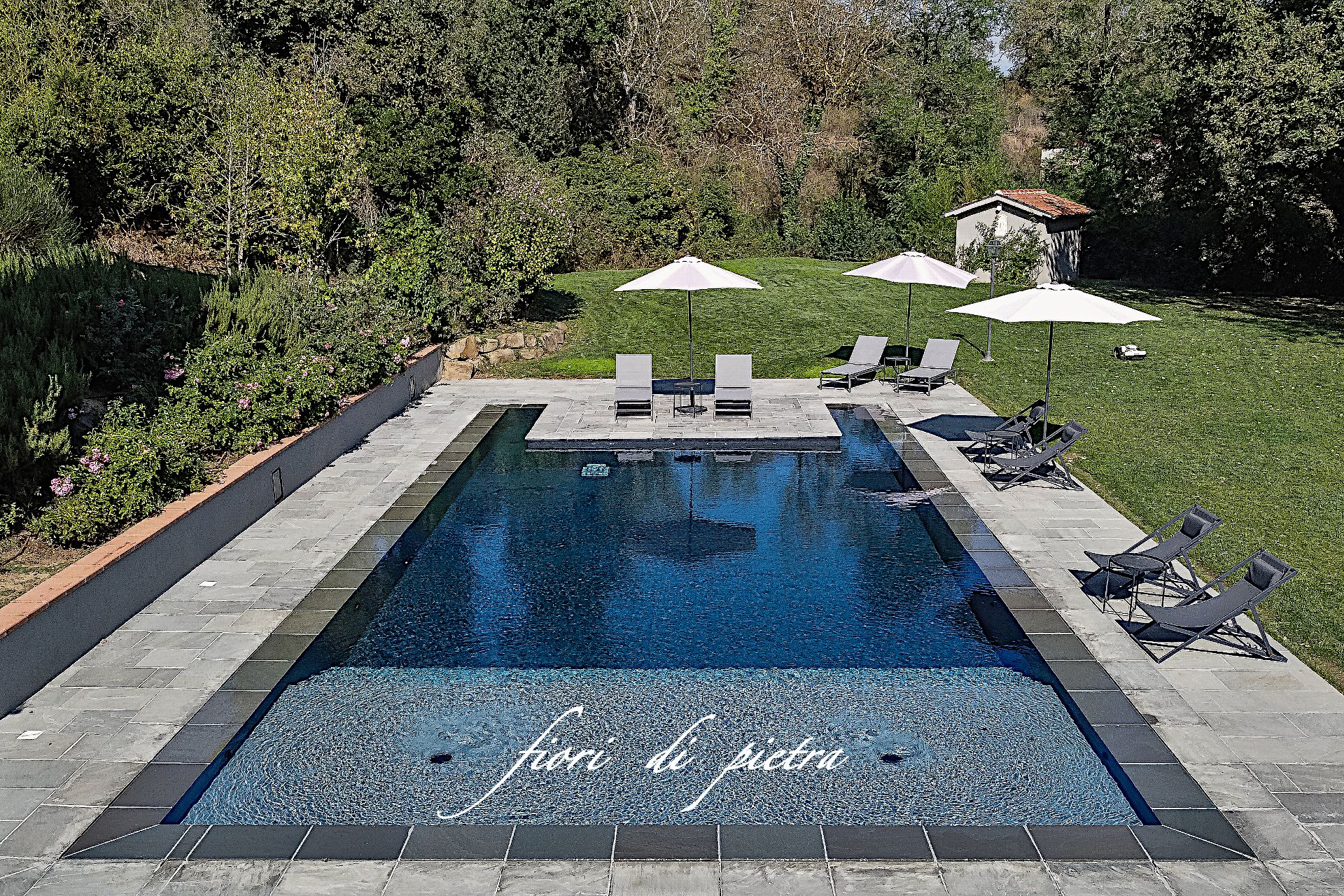 Realizzazione Piscine - Bordi da € 26,00 a 54,00 al ml + iva in pietra SAND GREY