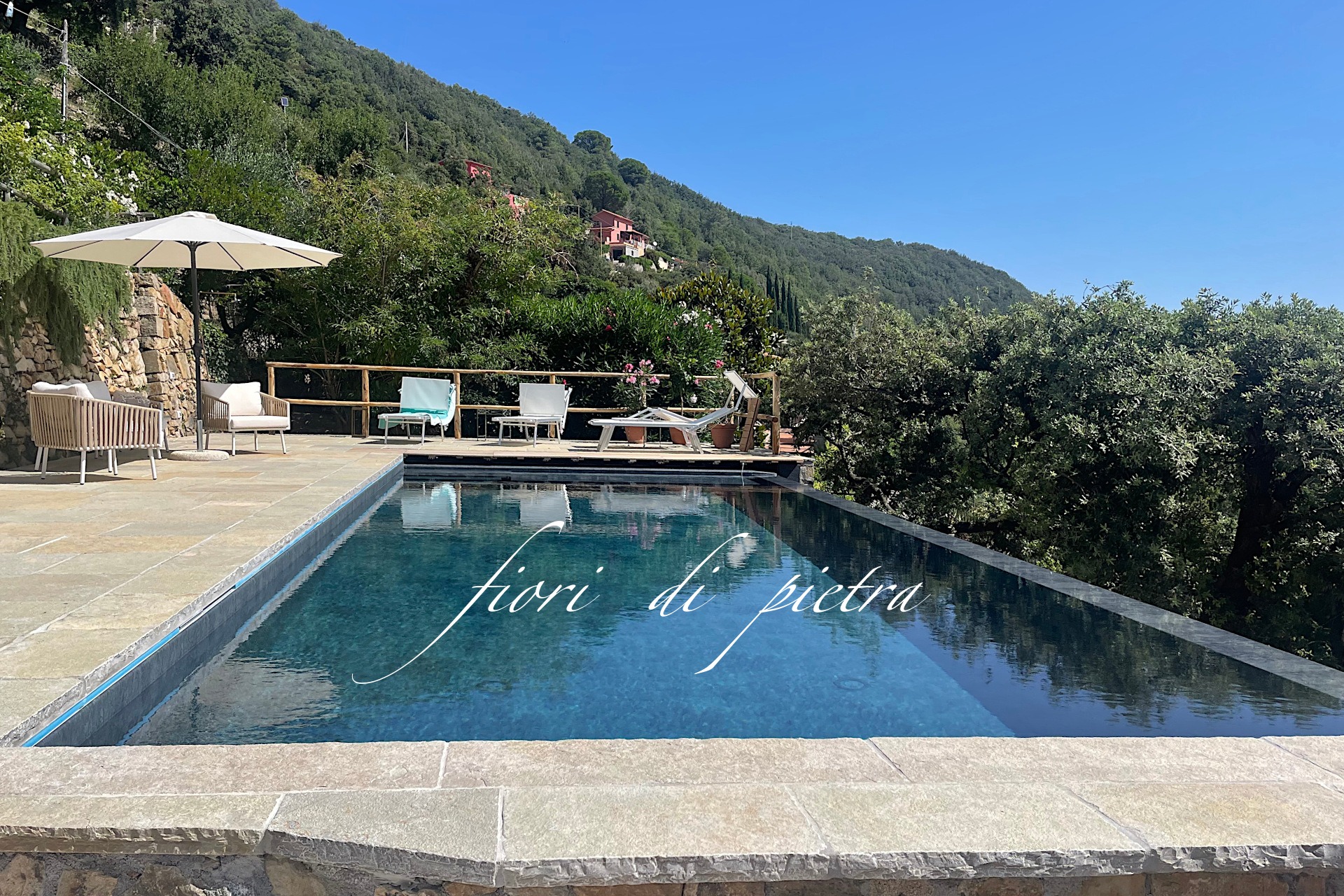 Projects Piscine with VECCHIA TOSCANA stone