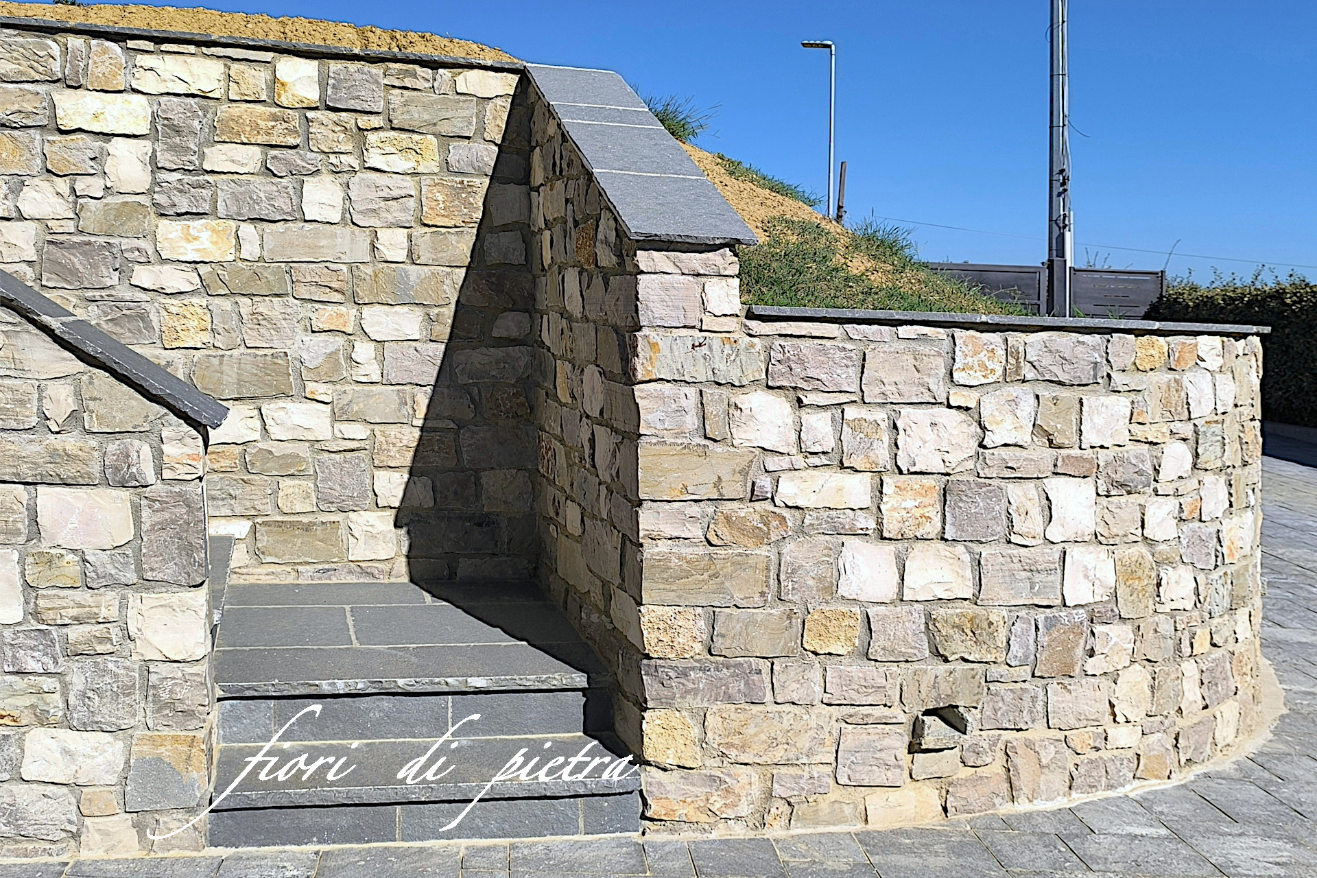 Projects Rivestimenti with Composizioni Miste stone