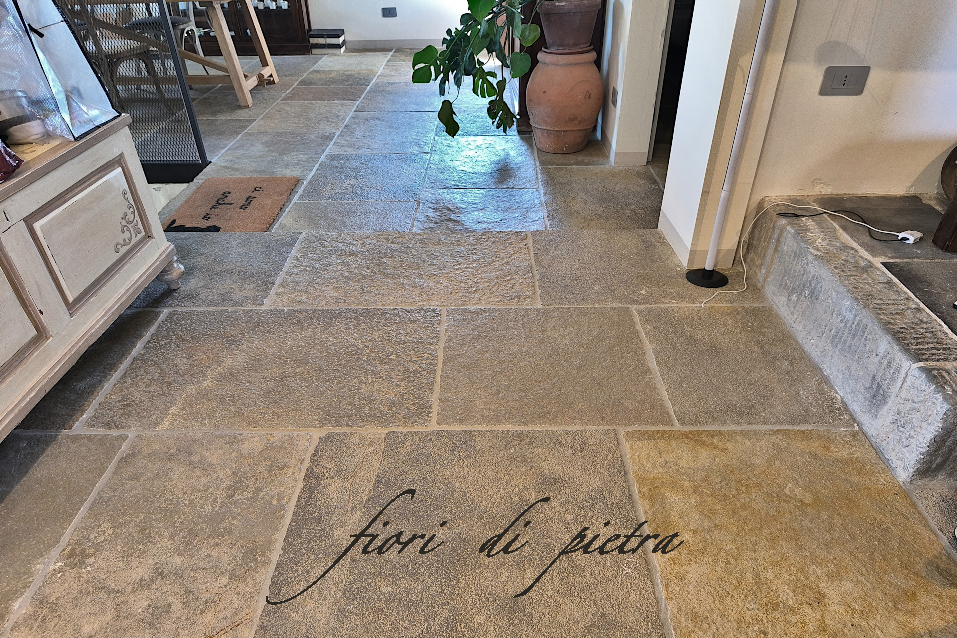 Projects Pavimenti with VECCHIA TOSCANA stone